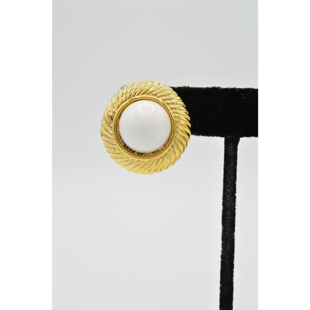 Vintage Cabochon Clip On Earrings Gold Tone Pure White Bead Round 1980s 9L